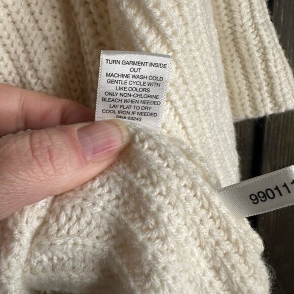 (1)New York and Co. knit short bell sleeve cream sweater size LG. - Picture 6 of 10